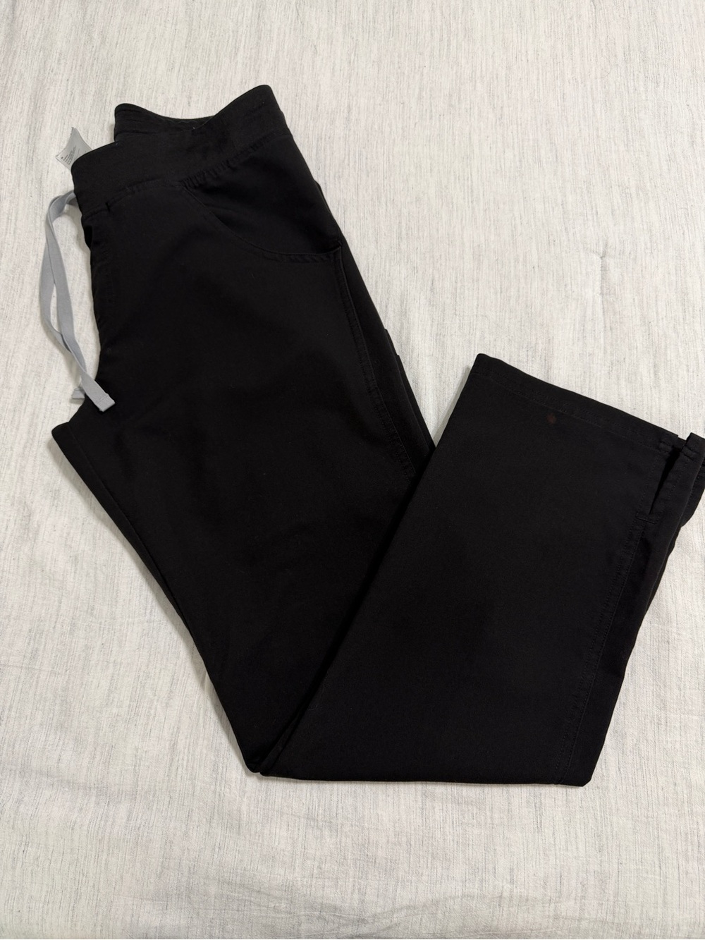 FIGS Women’s Kade™ Cargo Scrub Pants | Black Small Petite